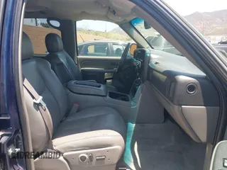 2005 GMC Yukon SLE z VIN 1GKEC13T85R150731, wystawiony jako IAAI lot #42385199 z przebiegiem 199 527 mil mil oraz . Historia ofert i sprzedaży dostępna na DreamBid. Obrazek 5.