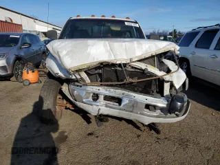 2001 Dodge Ram 2500 with VIN 3B7KF23Z71G205888, listed as a Copart auction lot 82687624 with 0 mi miles and Salvage Title. Bid and sale history available at carsss.com. Image 5.