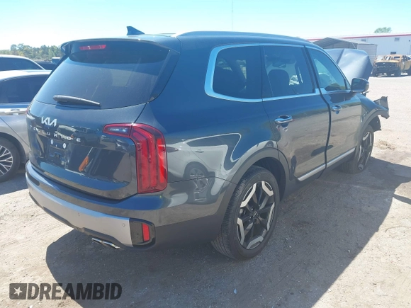 2024 Kia Telluride S with VIN 5XYP64GC4RG413972, listed as a IAAI auction lot 41815853 with 10,500 mi miles and . Bid and sale history available at carsss.com. Image 4.