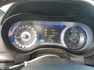 2015 Chrysler 300 with VIN 2C3CCABG4FH853479, listed as a Copart auction lot 48600135 with 207,327 mi miles and Clean Title. Bid and sale history available at carsss.com. Image 9.