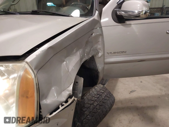 2007 GMC Yukon SLT with VIN 1GKFK13007R253674, listed as a IAAI auction lot 41683159 with 207,778 mi miles. Bid and sale history available at carsss.com. Image 13.
