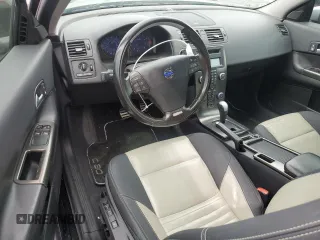 2010 Volvo C30 z VIN YV1672MK3A2181978, wystawiony jako Copart lot #72764284 z przebiegiem 182 706 mil mil oraz Szkody całkowita. Historia ofert i sprzedaży dostępna na DreamBid. Obrazek 8.
