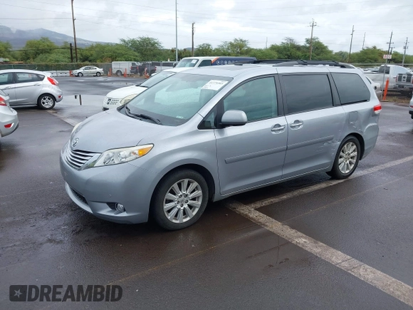 2012 Toyota Sienna XLE AAS z VIN 5TDYK3DC1CS192310, wystawiony jako IAAI lot #41379303 z przebiegiem 119 524 mil mil oraz . Historia ofert i sprzedaży dostępna na DreamBid. Obrazek 2.