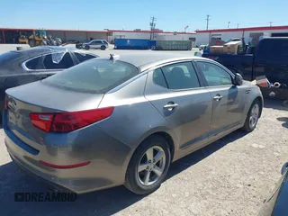 2015 Kia Optima LX z VIN 5XXGM4A70FG463799, wystawiony jako IAAI lot #41815630 z przebiegiem 175 637 mil mil oraz . Historia ofert i sprzedaży dostępna na DreamBid. Obrazek 4.