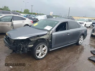 2015 Volkswagen Passat SEL Premium z VIN 1VWCV7A39FC076059, wystawiony jako IAAI lot #42067109 z przebiegiem 161 850 mil mil oraz . Historia ofert i sprzedaży dostępna na DreamBid. Obrazek 2.