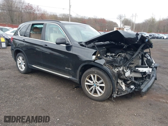 2014 BMW X5 xDrive35i z VIN 5UXKR0C51E0H26528, wystawiony jako IAAI lot #42027626 z przebiegiem 87 228 mil mil oraz . Historia ofert i sprzedaży dostępna na DreamBid. Obrazek 1.