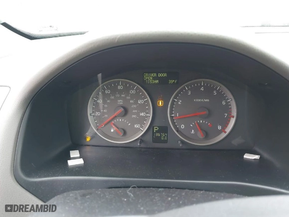 2005 Volvo S40 with VIN YV1MS382152113464, listed as a IAAI auction lot 41652289 with 136,764 mi miles. Bid and sale history available at carsss.com. Image 7.