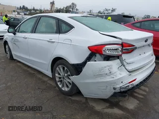 2020 Ford Fusion SE z VIN 3FA6P0LU2LR253612, wystawiony jako IAAI lot #41798850 z przebiegiem 58 219 mil mil oraz . Historia ofert i sprzedaży dostępna na DreamBid. Obrazek 3.