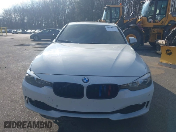 2015 BMW 3 Series 320i xDrive с VIN WBA3C3G55FNS75282, выставлен на аукционе IAAI как лот 41336850 с пробегом 120 856 миль миль и . История ставок и продаж доступна на DreamBid. Изображение 12.