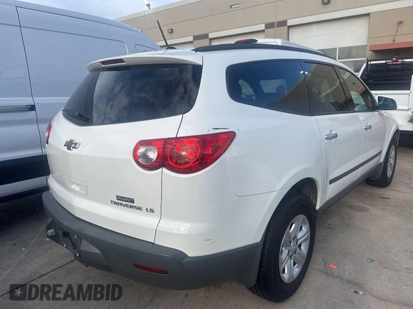 2012 Chevrolet Traverse LS z VIN 1GNKRFED2CJ394653, wystawiony jako IAAI lot #42482609 z przebiegiem 269 116 mil mil oraz . Historia ofert i sprzedaży dostępna na DreamBid. Obrazek 25.