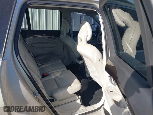 2016 Volvo XC90 T6 Momentum with VIN YV4A22PK5G1071505, listed as a IAAI auction lot 41702501 with 154,679 mi miles. Bid and sale history available at carsss.com. Image 8.