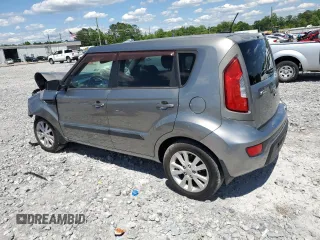 2013 Kia Soul + z VIN KNDJT2A66D7620732, wystawiony jako Copart lot #55578195 z przebiegiem 143 092 mil mil oraz Szkoda całkowita • Salvage title. Historia ofert i sprzedaży dostępna na DreamBid. Obrazek 2.
