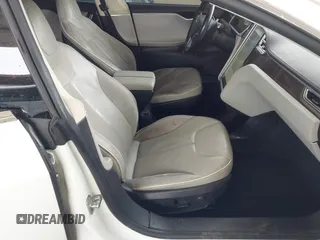 2013 Tesla Model S с VIN 5YJSA1CG8DFP22036, выставлен на аукционе IAAI как лот 41886249 с пробегом 125 477 миль миль и . История ставок и продаж доступна на DreamBid. Изображение 5.