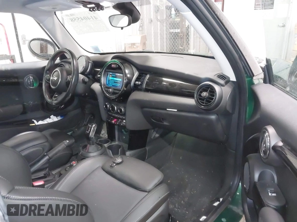 2020 MINI Hardtop Cooper S z VIN WMWXR5C01L2L36999, wystawiony jako IAAI lot #41404558 z przebiegiem 24 930 mil mil oraz . Historia ofert i sprzedaży dostępna na DreamBid. Obrazek 5.