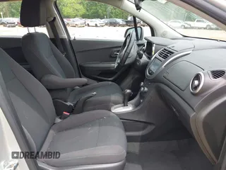2016 Chevrolet Trax LS z VIN KL7CJNSB3GB759579, wystawiony jako IAAI lot #42212920 z przebiegiem 112 493 mil mil oraz . Historia ofert i sprzedaży dostępna na DreamBid. Obrazek 5.