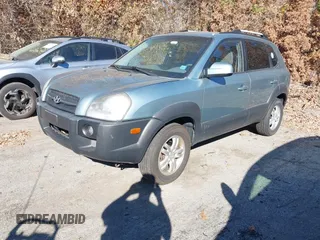 2008 Hyundai Tucson SE with VIN KM8JN12D38U734630, listed as a IAAI auction lot 40819696 with 240,265 mi miles and . Bid and sale history available at DreamBid. Image 2.