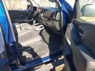 2022 Nissan Frontier SV z VIN 1N6ED1EJ6NN641551, wystawiony jako IAAI lot #41395093 z przebiegiem 61 796 mil mil oraz . Historia ofert i sprzedaży dostępna na DreamBid. Obrazek 5.