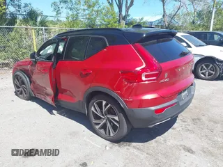 2019 Volvo XC40 Momentum with VIN YV4162XZ9K2019184, listed as a IAAI auction lot 41839804 with 56,675 mi miles. Bid and sale history available at carsss.com. Image 3.