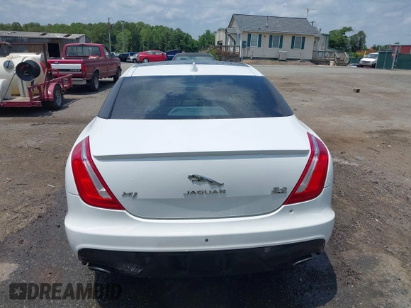 2016 Jaguar XJ R-Sport z VIN SAJWJ1CD6G8V95512, wystawiony jako IAAI lot #42428982 z przebiegiem 128 668 mil mil oraz . Historia ofert i sprzedaży dostępna na DreamBid. Obrazek 17.