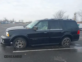 2005 Lincoln Navigator Luxury with VIN 5LMFU28535LJ11344, listed as a IAAI auction lot 41469627 with 177,036 mi miles. Bid and sale history available at carsss.com. Image 14.