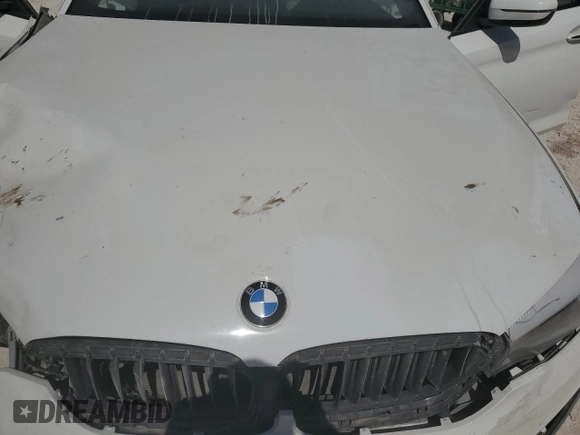 2018 BMW 5 Series 530i z VIN WBAJA5C54JWA57368, wystawiony jako Copart lot #49700045 z przebiegiem Nie podano mil oraz Szkody całkowita. Historia ofert i sprzedaży dostępna na DreamBid. Obrazek 12.