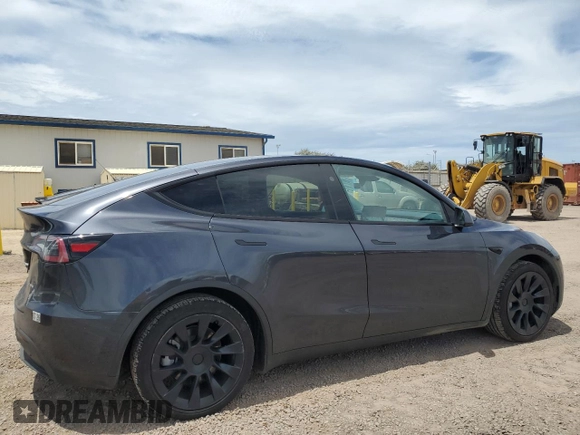 2024 Tesla Model Y Long Range with VIN 7SAYGAEE5RF088151, listed as a Copart auction lot 52651015 with 6,185 mi miles and Clean title. Bid and sale history available at DreamBid. Image 3.
