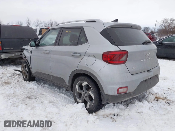 2022 Hyundai Venue SEL z VIN KMHRC8A31NU206543, wystawiony jako IAAI lot #41354252 z przebiegiem 42 256 mil mil oraz . Historia ofert i sprzedaży dostępna na DreamBid. Obrazek 3.