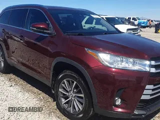 2019 Toyota Highlander SE z VIN 5TDJZRFH2KS988314, wystawiony jako Copart lot #54784145 z przebiegiem 57 851 mil mil oraz Szkoda całkowita • Salvage title. Historia ofert i sprzedaży dostępna na DreamBid. Obrazek 14.