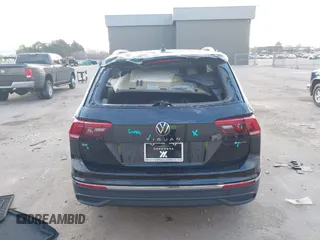 2024 Volkswagen Tiguan SE с VIN 3VVMB7AX6RM176241, выставлен на аукционе IAAI как лот 41835966 с пробегом 2 269 миль миль и . История ставок и продаж доступна на DreamBid. Изображение 17.