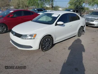 2011 Volkswagen Jetta SE с VIN 3VWDZ7AJ7BM386016, выставлен на аукционе IAAI как лот 42709416 с пробегом 156 890 миль миль и . История ставок и продаж доступна на DreamBid. Изображение 2.