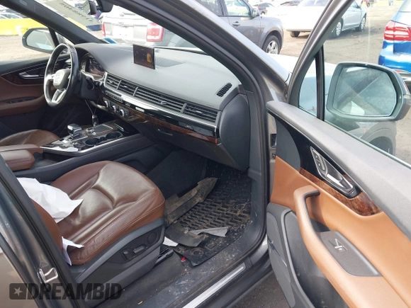 2017 Audi Q7 Premium Plus with VIN WA1LAAF75HD018870, listed as a IAAI auction lot 41988405 with 84,897 mi miles. Bid and sale history available at carsss.com. Image 5.