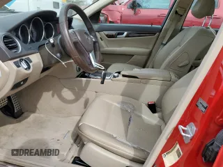 2013 Mercedes-Benz C 250 Sport z VIN WDDGF4HB1DR275426, wystawiony jako Copart lot #47704875 z przebiegiem 95 061 mil mil oraz Szkoda całkowita • Salvage title. Historia ofert i sprzedaży dostępna na DreamBid. Obrazek 7.