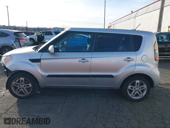 2011 Kia Soul + with VIN KNDJT2A22B7266928, listed as a IAAI auction lot 41572553 with 155,214 mi miles. Bid and sale history available at carsss.com. Image 15.