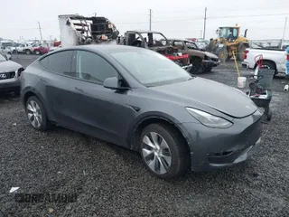 2023 Tesla Model Y Long Range z VIN 7SAYGDEE3PF881740, wystawiony jako IAAI lot #41081820 z przebiegiem 31 976 mil mil oraz . Historia ofert i sprzedaży dostępna na DreamBid. Obrazek 1.