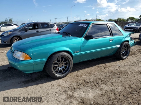 1993 Ford Mustang z VIN 1FACP40E9PF168633, wystawiony jako Copart lot #71578014 z przebiegiem 954 mil mil oraz Szkoda całkowita • Salvage title. Historia ofert i sprzedaży dostępna na DreamBid. Obrazek 1.