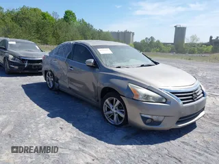 2015 Nissan Altima 2.5 SL with VIN 1N4AL3AP9FN405848, listed as a IAAI auction lot 41304427 with 173,121 mi miles. Bid and sale history available at carsss.com. Image 1.