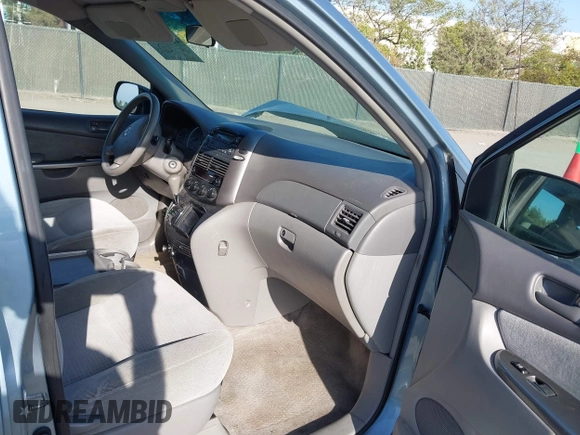2009 Toyota Sienna CE with VIN 5TDZK23C19S268830, listed as a IAAI auction lot 42032259 with 113,596 mi miles. Bid and sale history available at carsss.com. Image 5.