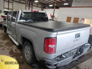 2018 GMC Sierra 1500 SLE z VIN 1GTV2MEH8JZ357073, wystawiony jako IAAI lot #41642234 z przebiegiem 105 007 mil mil oraz . Historia ofert i sprzedaży dostępna na DreamBid. Obrazek 3.