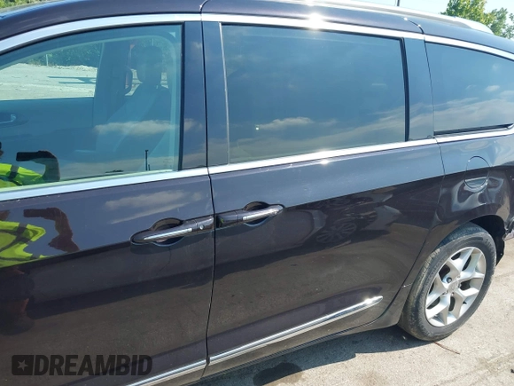2018 Chrysler Pacifica Touring L Plus with VIN 2C4RC1EG2JR314847, listed as a IAAI auction lot 42716082 with 92,544 mi miles and . Bid and sale history available at DreamBid. Image 15.