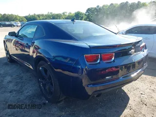 2011 Chevrolet Camaro 1LT z VIN 2G1FB1ED0B9124065, wystawiony jako IAAI lot #42203698 z przebiegiem 190 555 mil mil oraz . Historia ofert i sprzedaży dostępna na DreamBid. Obrazek 3.