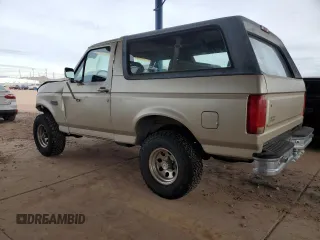 1996 Ford Bronco XL z VIN 1FMEU15N0TLB63427, wystawiony jako Copart lot #82779084 z przebiegiem 175 679 mil mil oraz Szkoda całkowita • Salvage title. Historia ofert i sprzedaży dostępna na DreamBid. Obrazek 2.