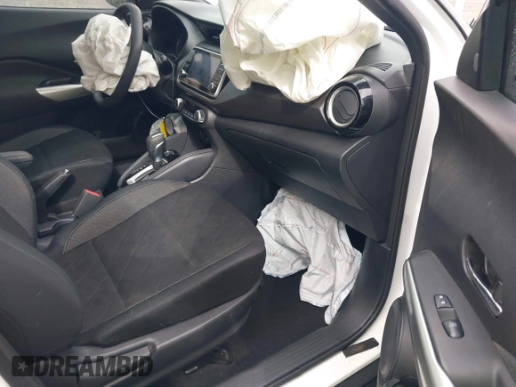 2020 Nissan Kicks SV z VIN 3N1CP5CV6LL479855, wystawiony jako IAAI lot #42112672 z przebiegiem 32 917 mil mil oraz . Historia ofert i sprzedaży dostępna na DreamBid. Obrazek 5.