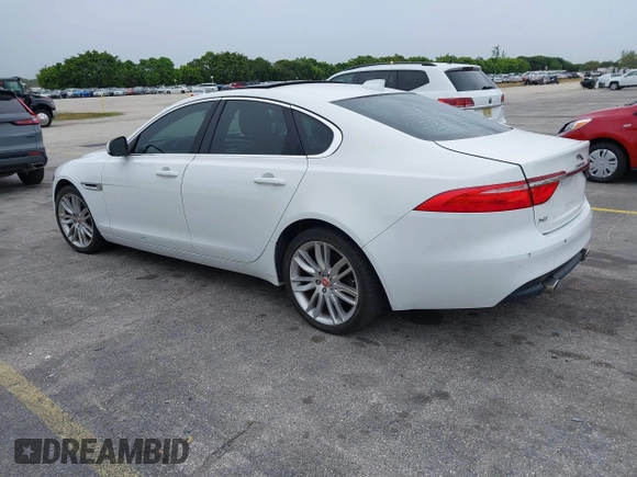 2017 Jaguar XF 35t Prestige with VIN SAJBE4BV2HCY48435, listed as a IAAI auction lot 41652369 with 63,424 mi miles. Bid and sale history available at carsss.com. Image 3.