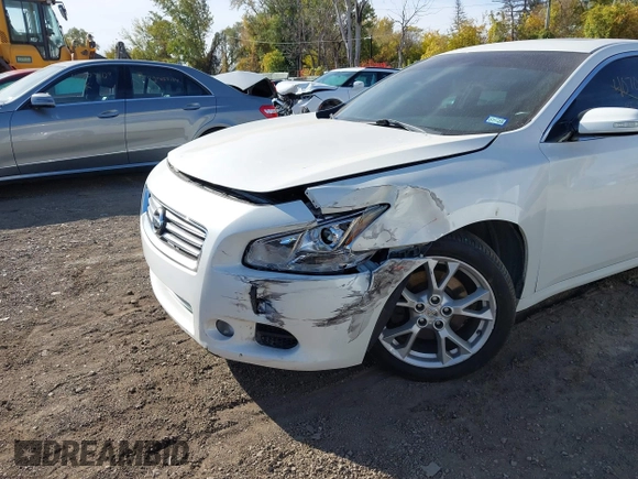2014 Nissan Maxima S z VIN 1N4AA5AP4EC492795, wystawiony jako IAAI lot #40700233 z przebiegiem 163 096 mil mil oraz . Historia ofert i sprzedaży dostępna na DreamBid. Obrazek 6.