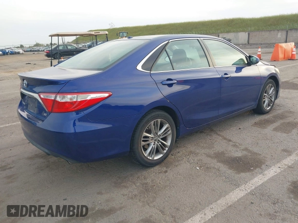 2015 Toyota Camry XLE with VIN 4T1BF1FK3FU938285, listed as a IAAI auction lot 42055997 with 140,636 mi miles. Bid and sale history available at carsss.com. Image 4.