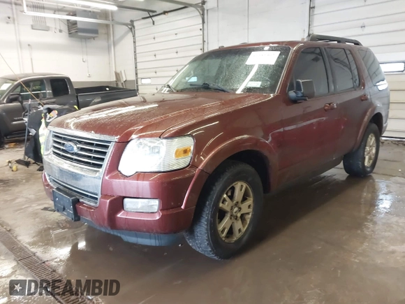 2010 Ford Explorer z VIN 1FMEU7D89AUB13941, wystawiony jako IAAI lot #41651307 z przebiegiem 201 322 mil mil oraz . Historia ofert i sprzedaży dostępna na DreamBid. Obrazek 2.