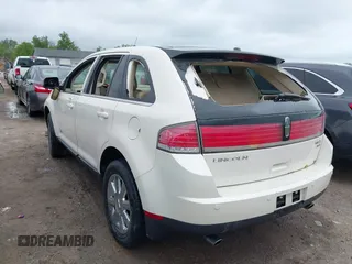 2007 Lincoln MKX z VIN 2LMDU88C27BJ13038, wystawiony jako IAAI lot #42342316 z przebiegiem Nie podano mil oraz . Historia ofert i sprzedaży dostępna na DreamBid. Obrazek 3.