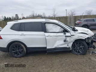 2024 Volkswagen Tiguan SE с VIN 3VVMB7AX8RM049460, выставлен на аукционе IAAI как лот 41137906 с пробегом 13 879 миль миль и . История ставок и продаж доступна на DreamBid. Изображение 14.