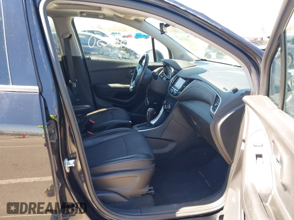 2020 Chevrolet Trax LT z VIN 3GNCJLSB4LL319247, wystawiony jako IAAI lot #42022250 z przebiegiem 74 877 mil mil oraz . Historia ofert i sprzedaży dostępna na DreamBid. Obrazek 5.