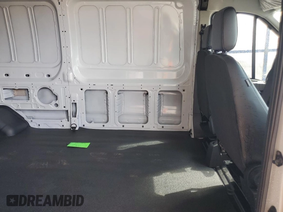 2022 Ford Transit Cargo z VIN 1FTRU8XG3NKA70813, wystawiony jako Copart lot #67283004 z przebiegiem 81 mil mil oraz Czysty tytuł • Clean title. Historia ofert i sprzedaży dostępna na DreamBid. Obrazek 11.